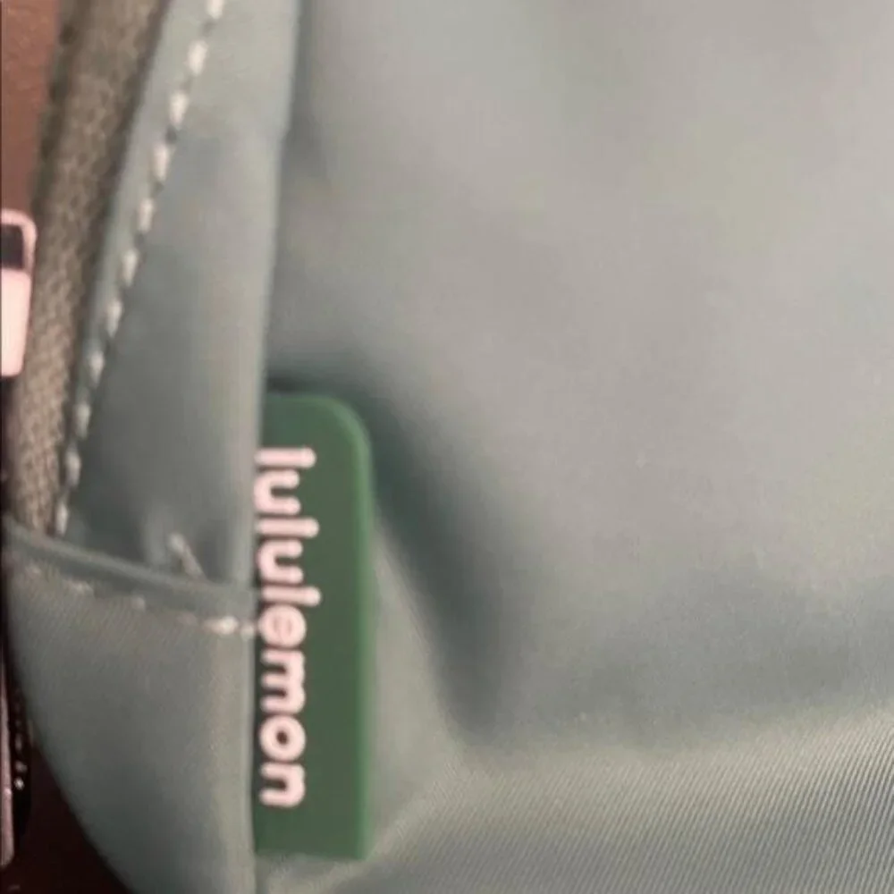 Lululemon Everywhere Belt Bag-Deep Green NWT